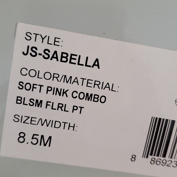 Jessica Simpson collection - Picture 5 of 5